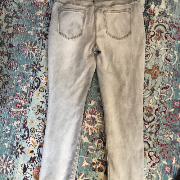 Old Navy Gray Ripped Jeans - Picture 3 of 3